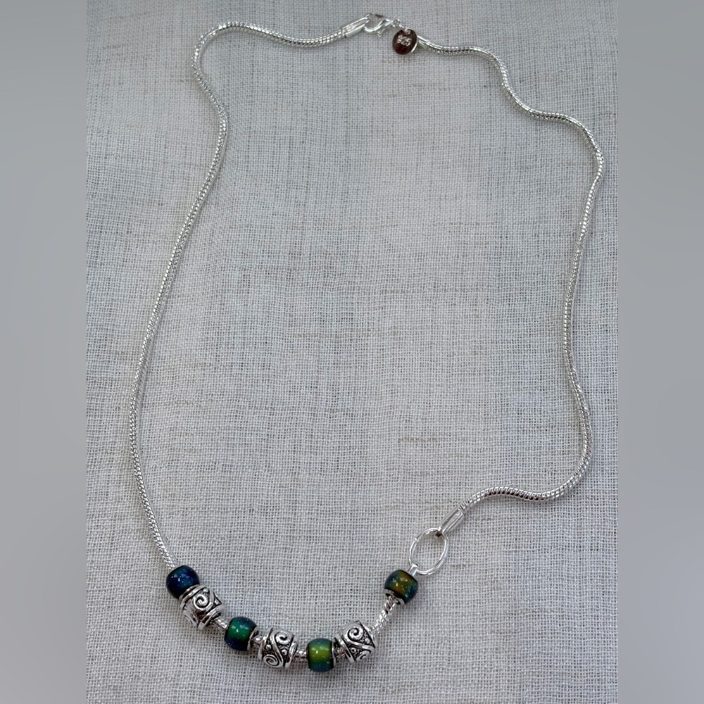Unisex.Real 925 sterling silver choker,glass”mood”beads,real silver spacers.53cm